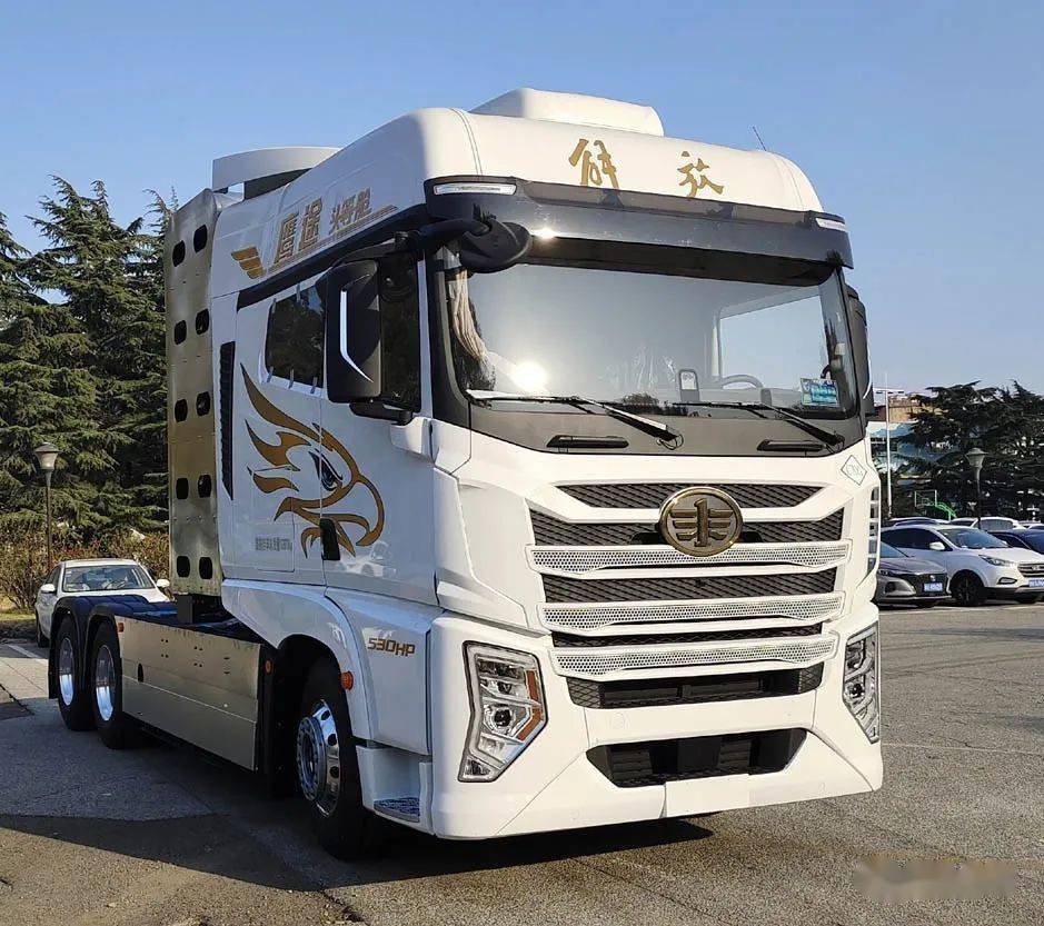 最大580马力!一汽解放鹰途2款重卡新车亮相