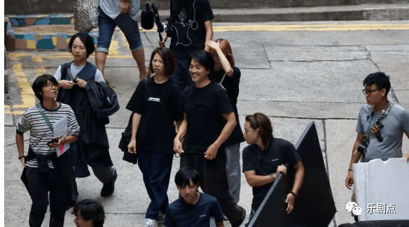 56岁郑伊健又帅回来了!身形匀称堪比少年,浩南哥这是要重出江湖啊.