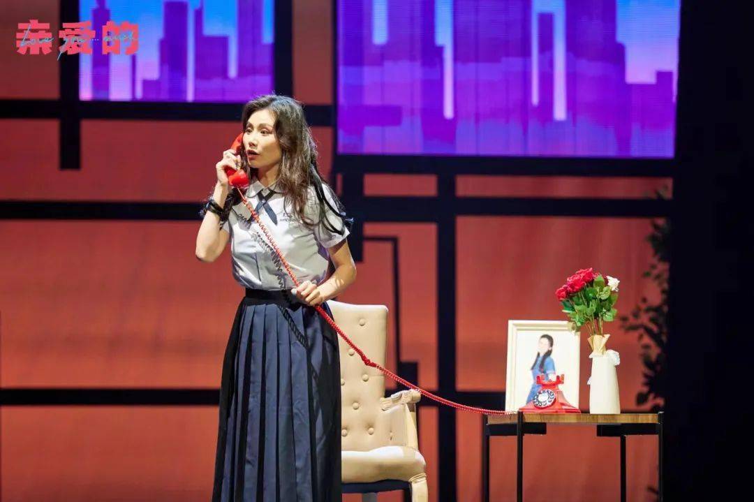 来》的专业歌唱演员沈小岑,也有活跃在影视综艺荧幕上的李大光,罗葳