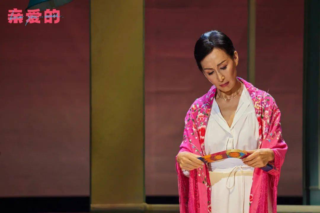 来》的专业歌唱演员沈小岑,也有活跃在影视综艺荧幕上的李大光,罗葳