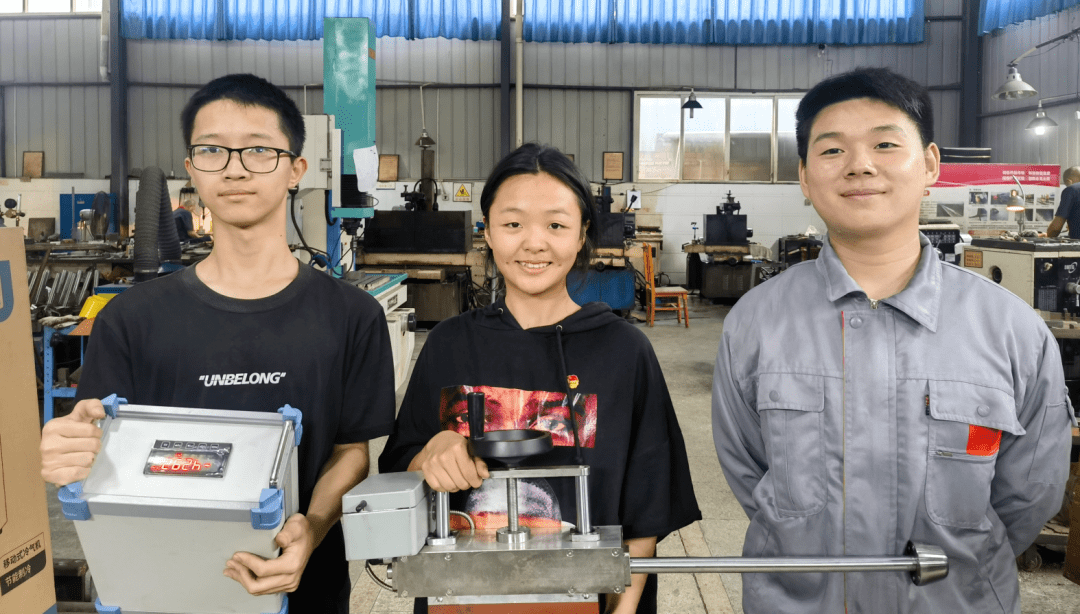 黄佳怡,肖万麟,唐锦峰分别就读于眉山市彭山区职业高级中学24届工业