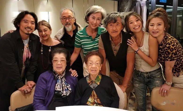 疑避开生母与叶蒨文同场照,被猜奉子成婚_林德信_candace_吴正