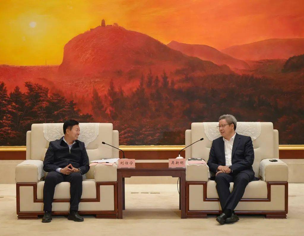 吴新明会见伊宁县委书记刘仕宁一行_南通_发展_工作