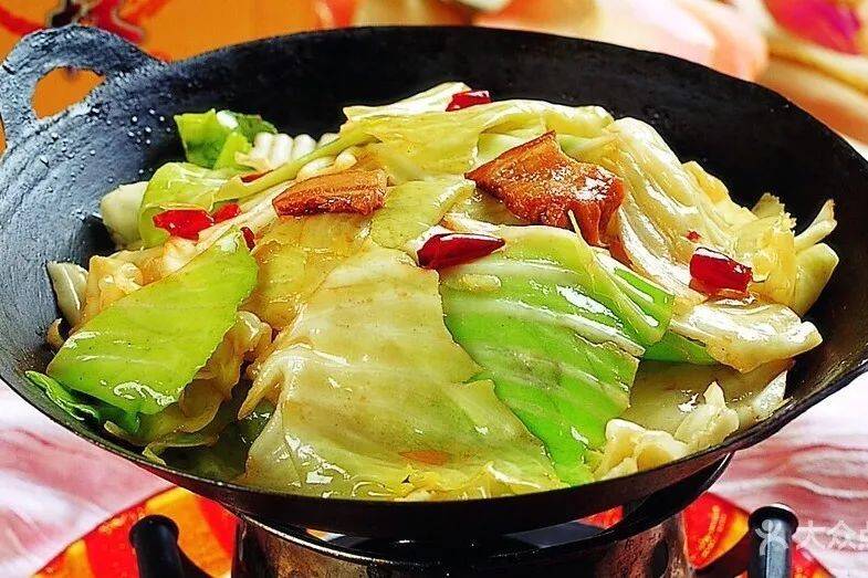 干锅包心菜主食:米饭水果:香蕉第十三周食谱量化鸭肉49克,香菇2.