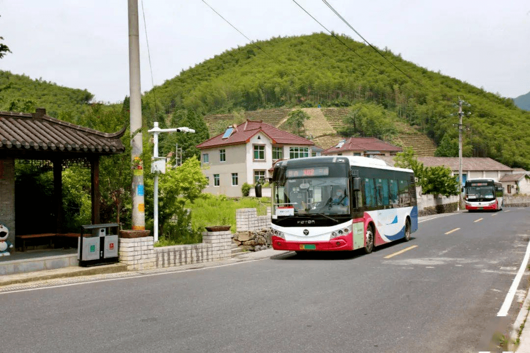 式电子站牌被设置在湖州市南浔区石淙镇的7个行政村及镇域人流集中点