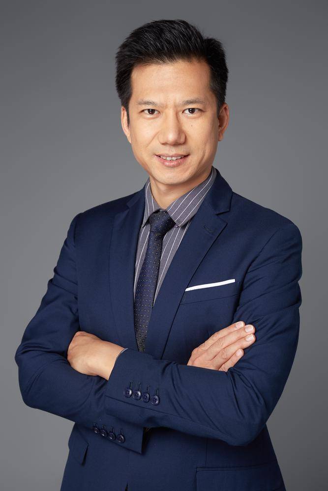 创业三年来,吴亚杰始终坚持"完全创新"理念,攻克了一道道难题.