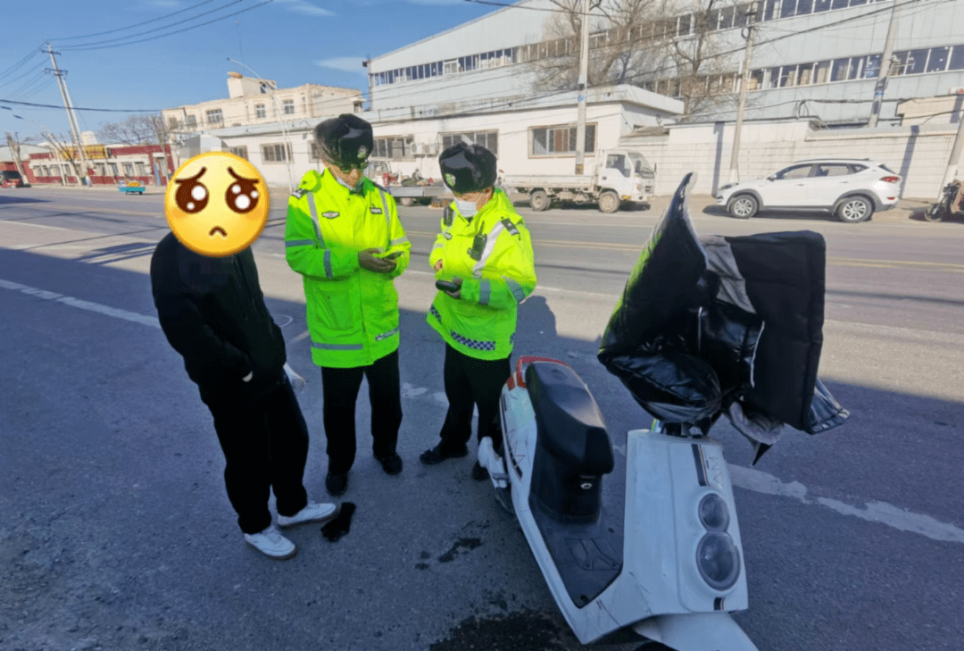 顺义交警街头执法,剑指摩托车!_头盔_保护_行为