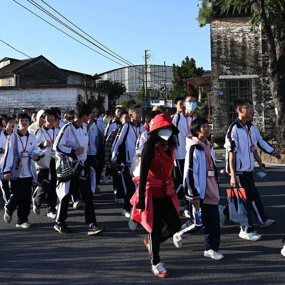 放飞梦想,踏响青春——2023年九江镇初级中学8公里徒步励志行