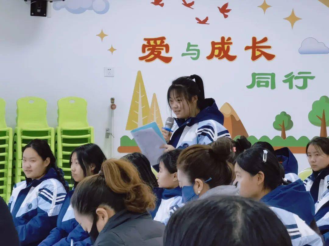 职教中心附属幼儿园园长陈锦枫对此次活动进行