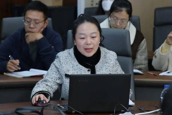 罗星中学许珊珊老师以《光的反射》一课为主要内容,分享了《素养生长