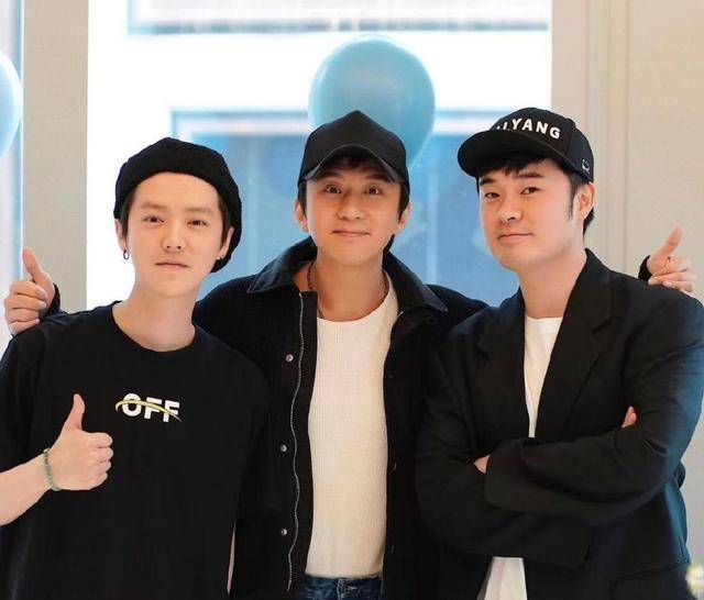 陈赫生日众星喝烂醉,鹿晗走路摇晃,孙艺洲坚持不让女生送上车_明星