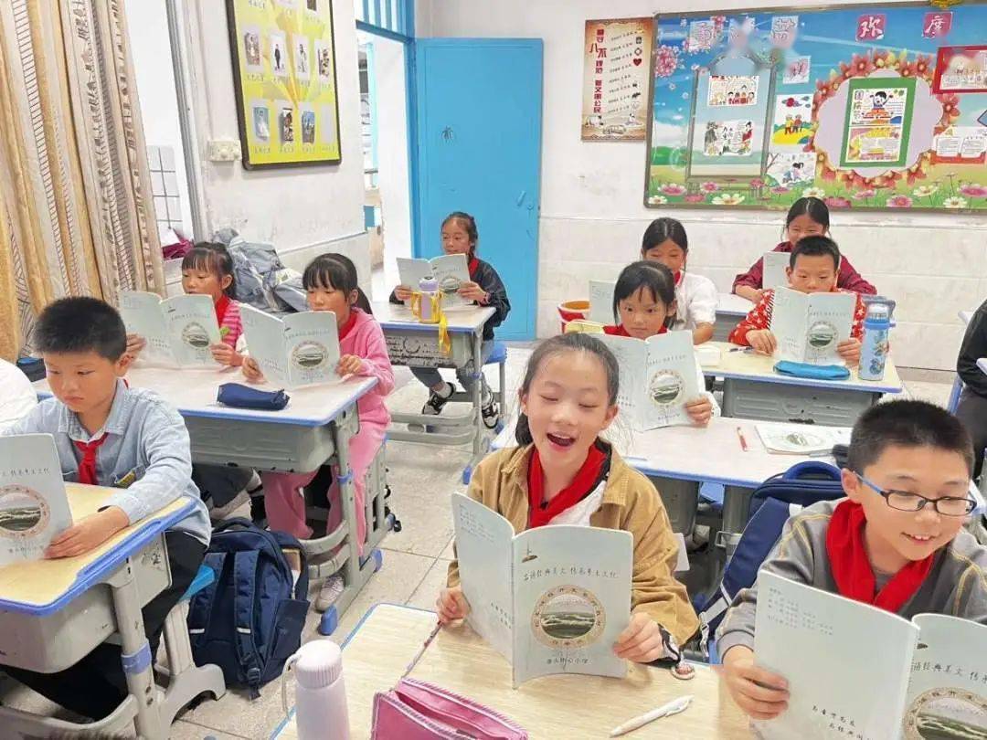 【全民阅读】潭头中心小学举行"小小图书角,浓浓书韵香"2023年"读书月