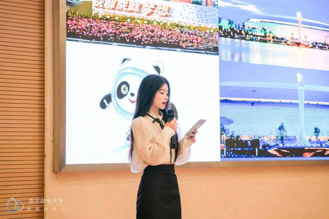 管理学院的张语彤组建"建设美丽中国"的社会实践团,以"多彩贵州,红色