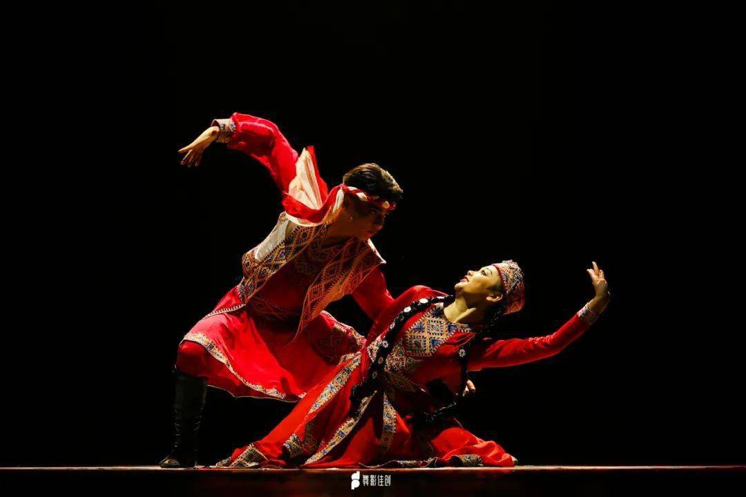 指导教师:古丽米娜·麦麦提,玉米提·吾布里编  导:再比江·阿地力表