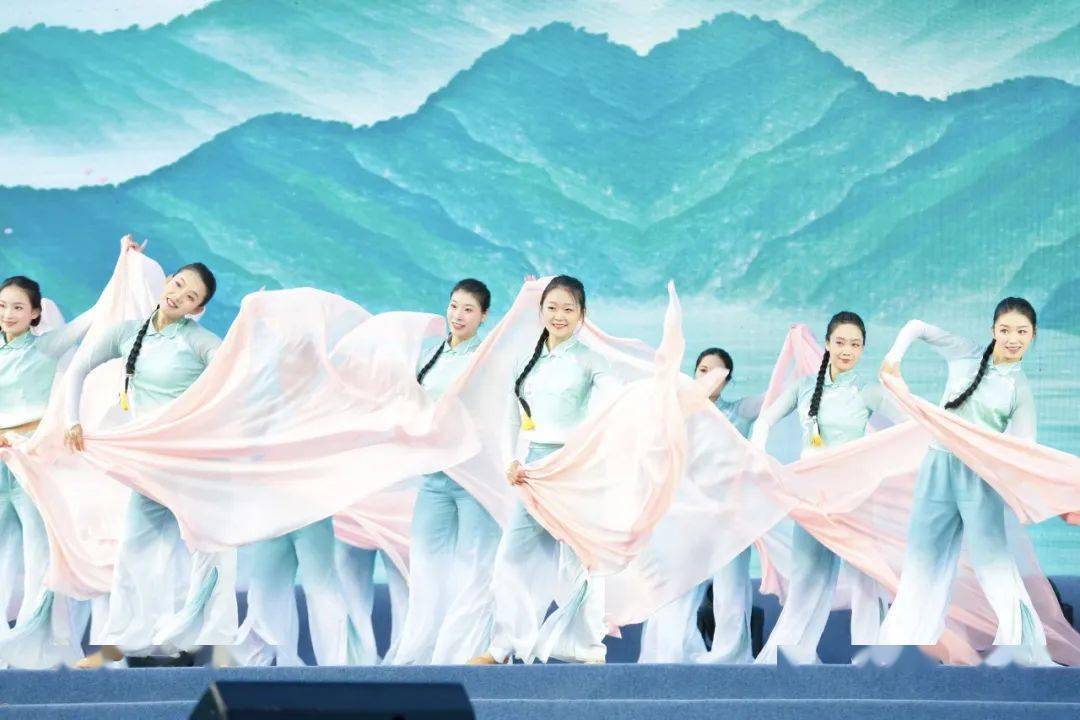 兰溪市文化馆青年舞蹈队编导:方芳,童欢,陈广强,张宁获奖作品《浣纱入