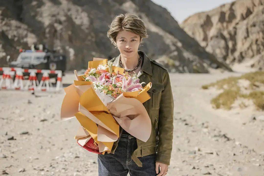 一方面可能赵荀想尝试更多挑战,展现演员的可塑性,另一方面可能和身体