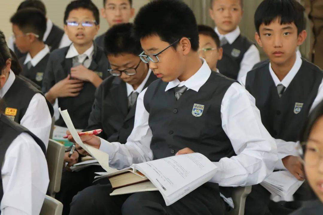 不负星光,不负己——中英公学初中部期中颁奖大会_part_同学_进步