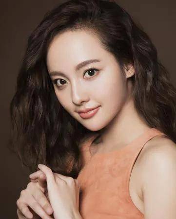 张嘉倪,1987年6月22日出生于四川成都市,中国内地影视女演员