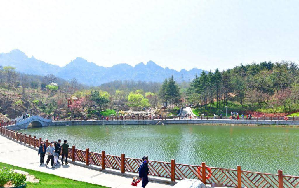 望山见水 城在园中!