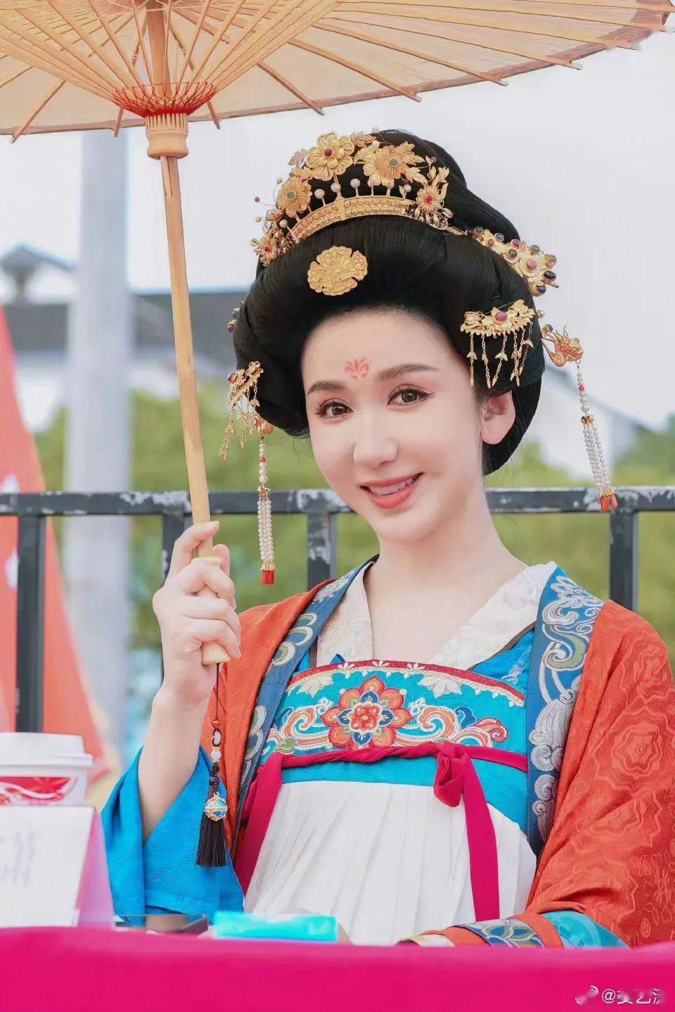 娄艺潇跨界创立个人汉服品牌"潇界喜衣",汉服究竟有什么魅力?