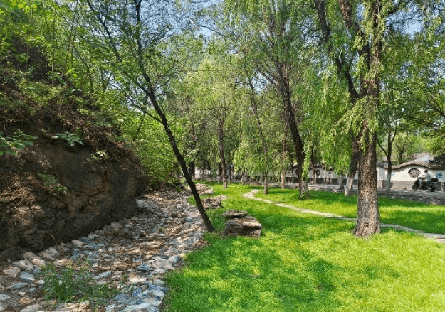 昔日臭水沟破茧化蝶 成为居民的亲水乐园