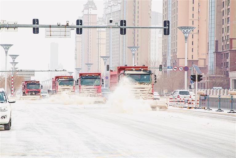 連續奮戰 高效清雪 彰顯