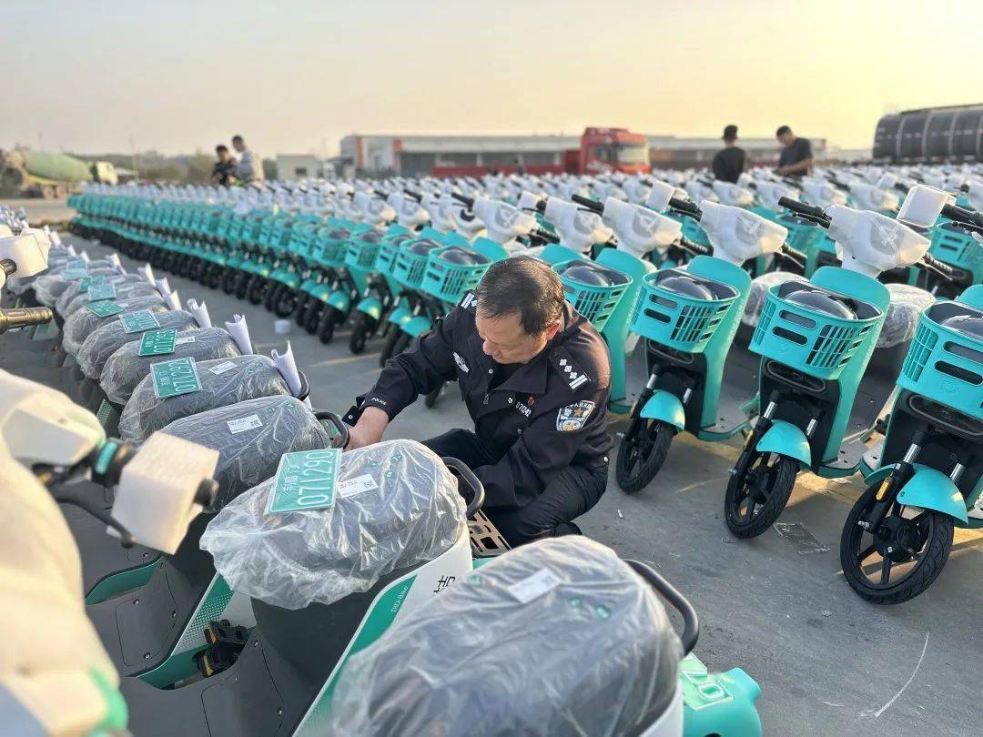 预备投放的500台"滴滴青桔"新型共享电动自行车集中办理了注册登记
