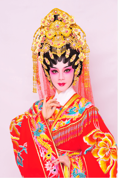 特邀吴晓雯老师前来主讲,带领大家以普及的角度认识粤剧,了解粤剧演唱