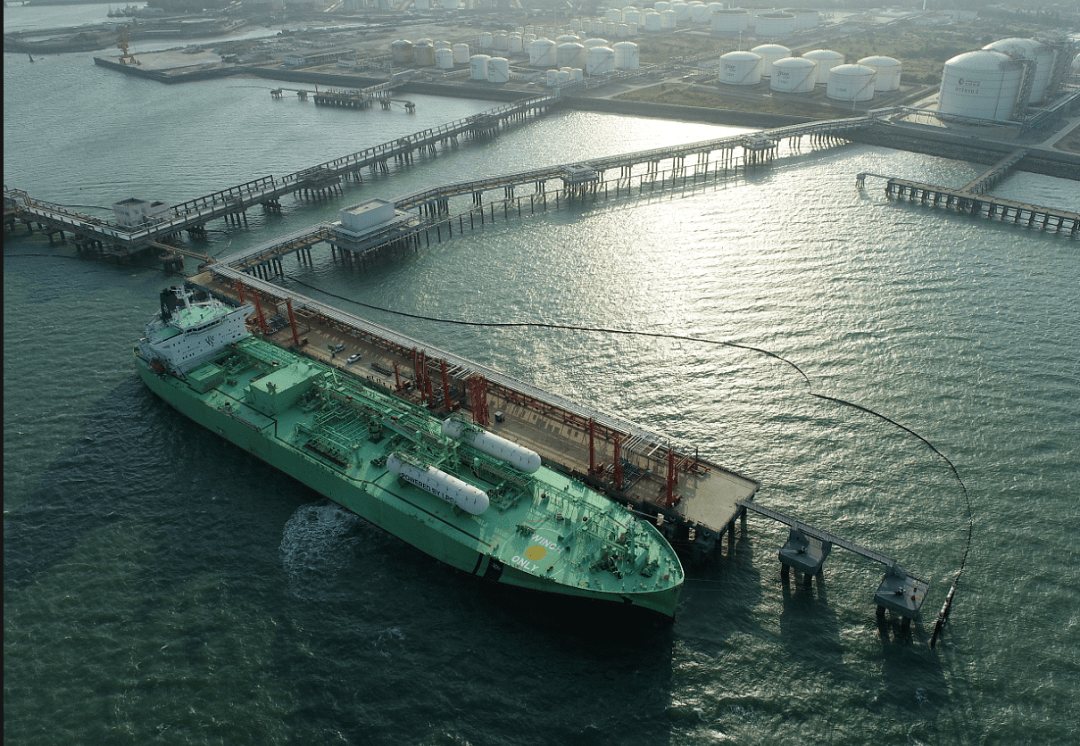 中燃湄洲湾首艘外贸vlgc船舶顺利靠泊!_液化_码头_保障