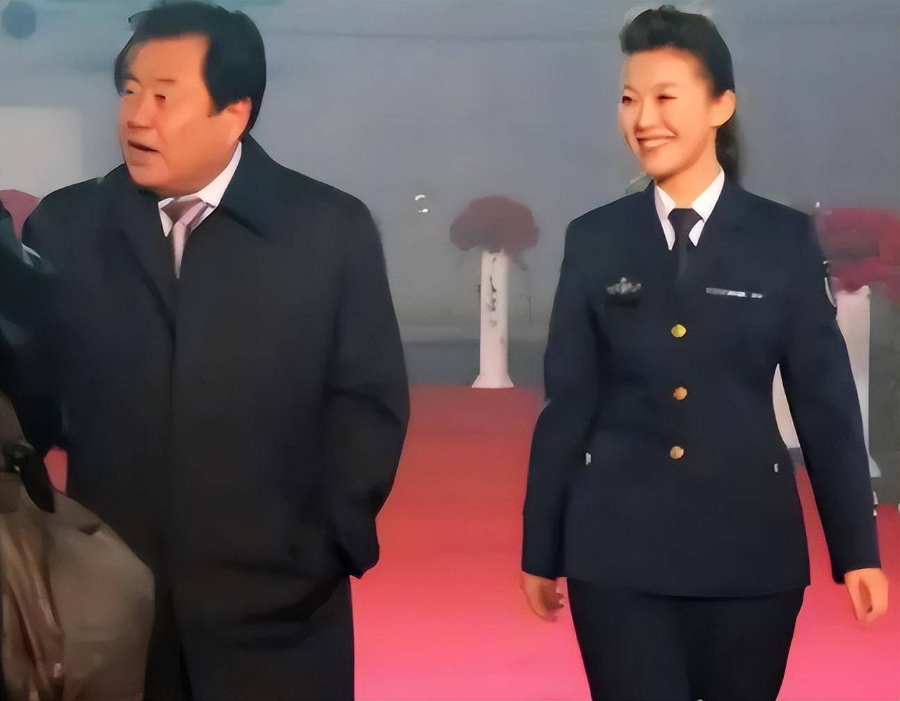 他结婚42年零绯闻,捧红无数歌手,连宋祖英和韦唯,都得叫他恩师_徐沛东