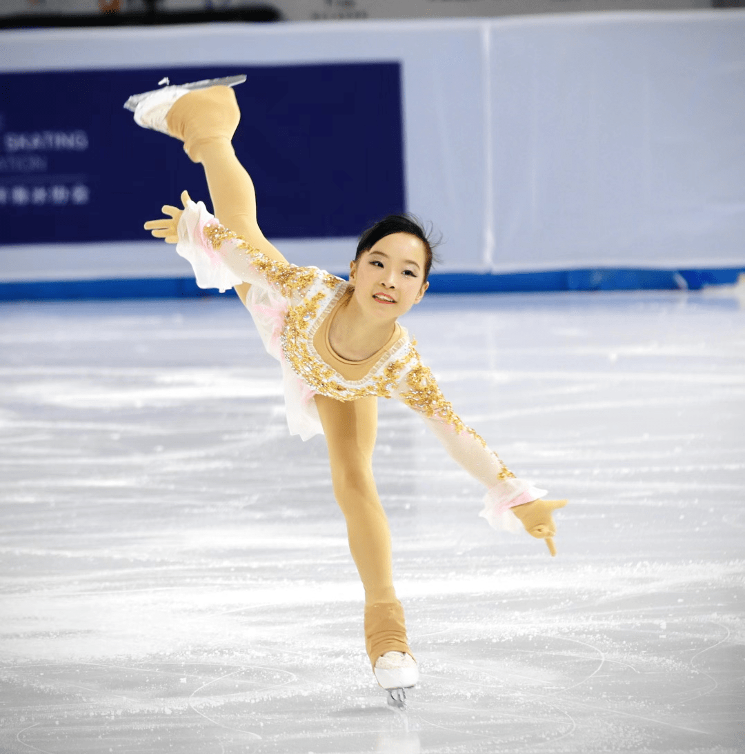 第二名张穆涵少年乙组女单第一名金辰熹少年甲组女单第二名金书贤