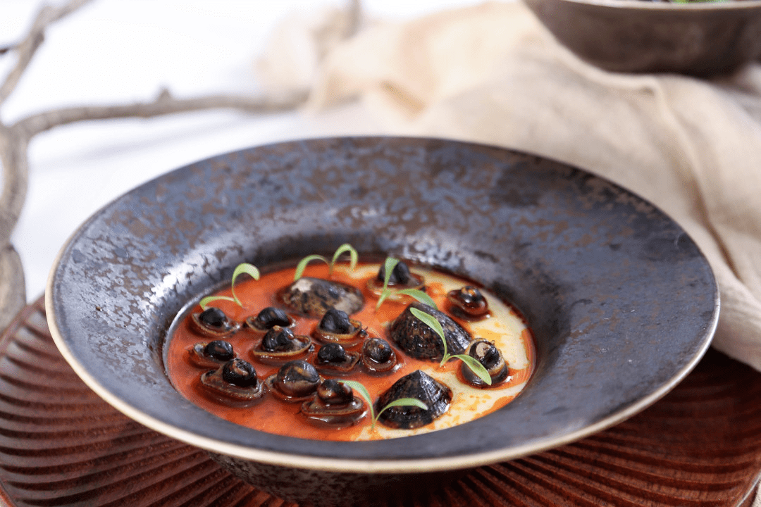 永嘉县翻滚酸菜钉螺 瓯海区螺类酒炖蝤蛑梭子蟹炒年糕牛尾黄精烧田蟹