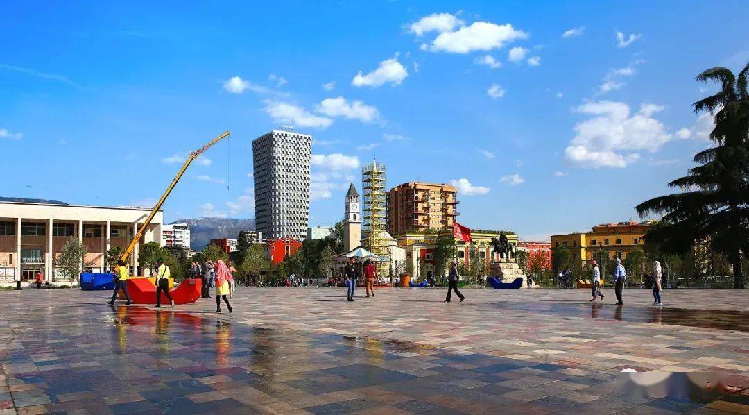 地拉那斯坎德培广场_阿尔巴尼亚_政府_雕像