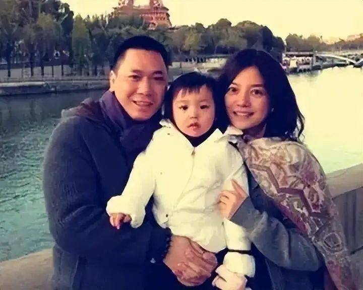 赵薇_黄有龙_资本