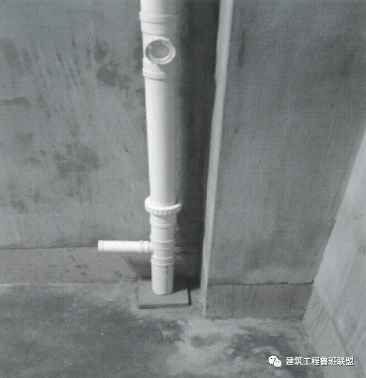 卫生间管道穿楼板处这样施工,不渗不漏!
