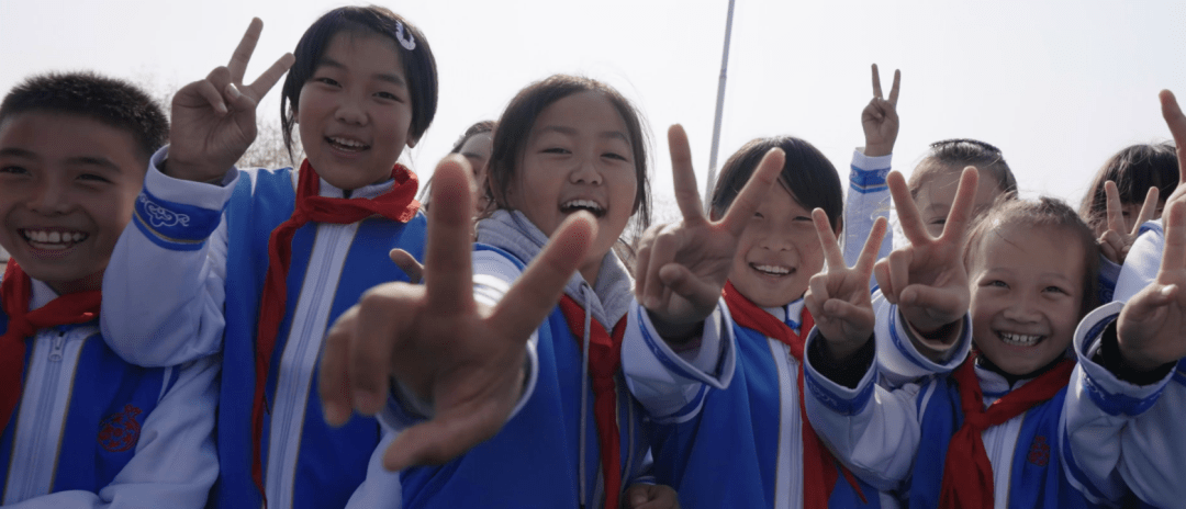 衣脉相传公益第3年,花西子为10所蒙古族学校打造民族校服_文化_传承