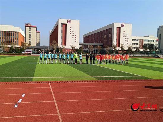 潍坊安丘市青云双语学校男子足球队代表潍坊市出战省赛并获佳绩!