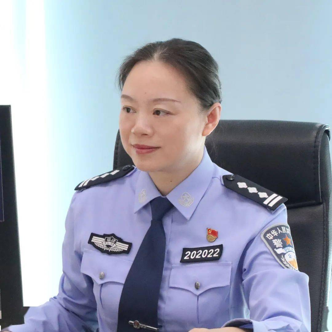 警察故事 | 从飒爽女武警到贴心女民警,她把对群众的爱写在三尺窗口