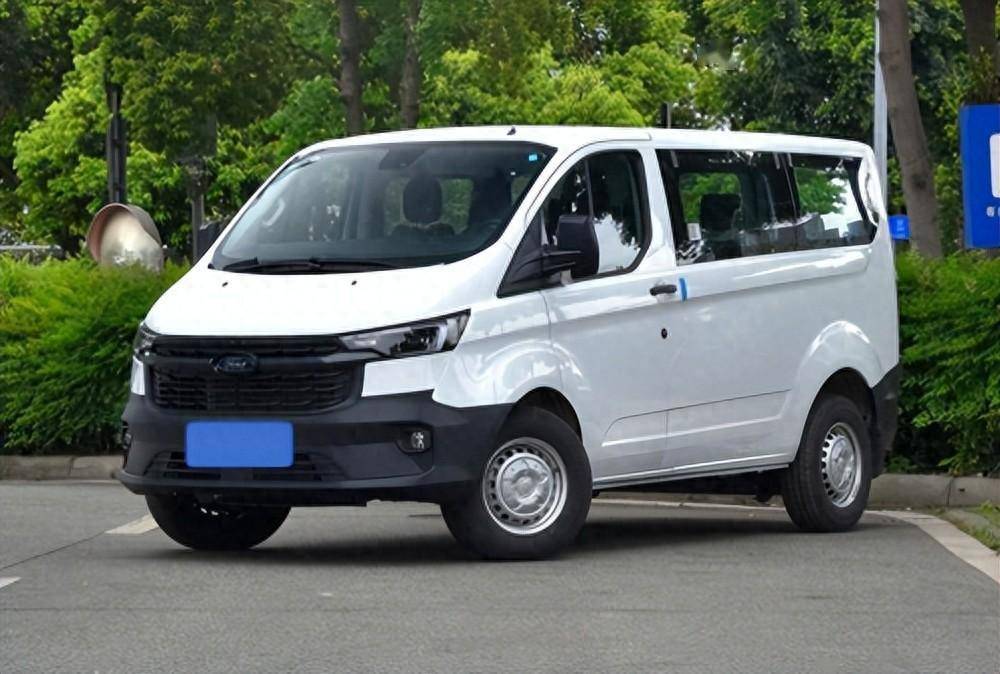 家用轻客如何选?2023款福特新全顺智能好开,值得考虑!