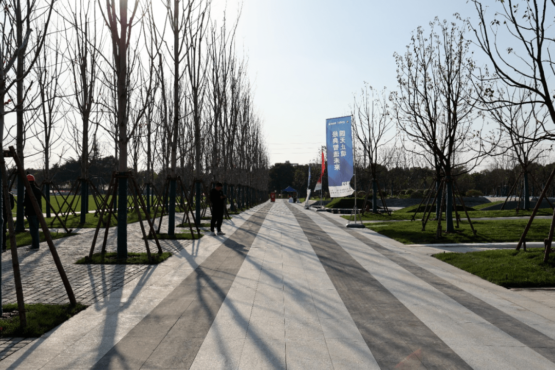 一期前湾广场效果图前湾公园是虹桥国际开放枢纽中央商务区"十四五"