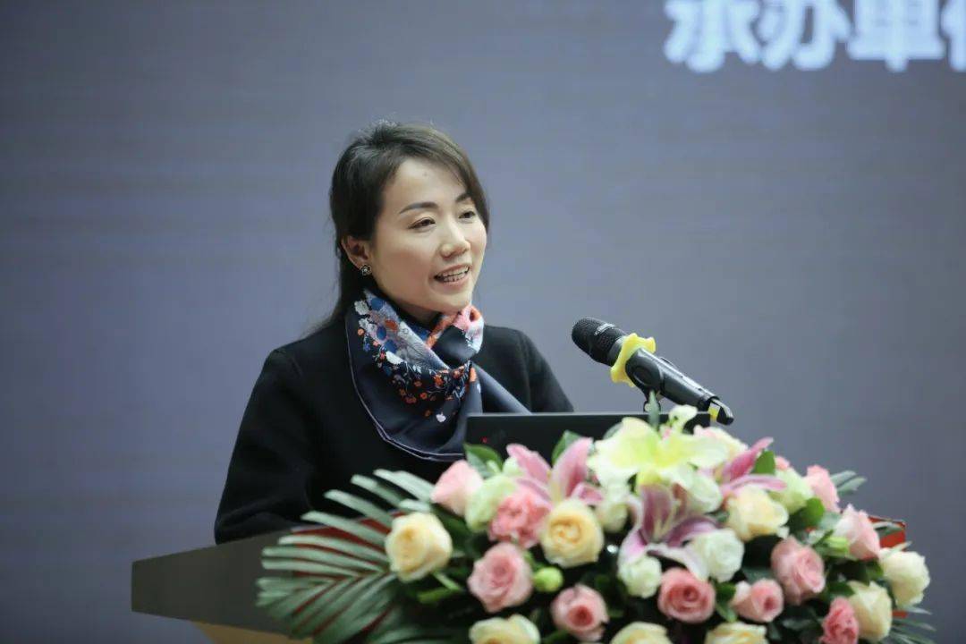 重庆市巴蜀小学校党委书记马宏,区委常委,宣传部部长包茹华,区委教育