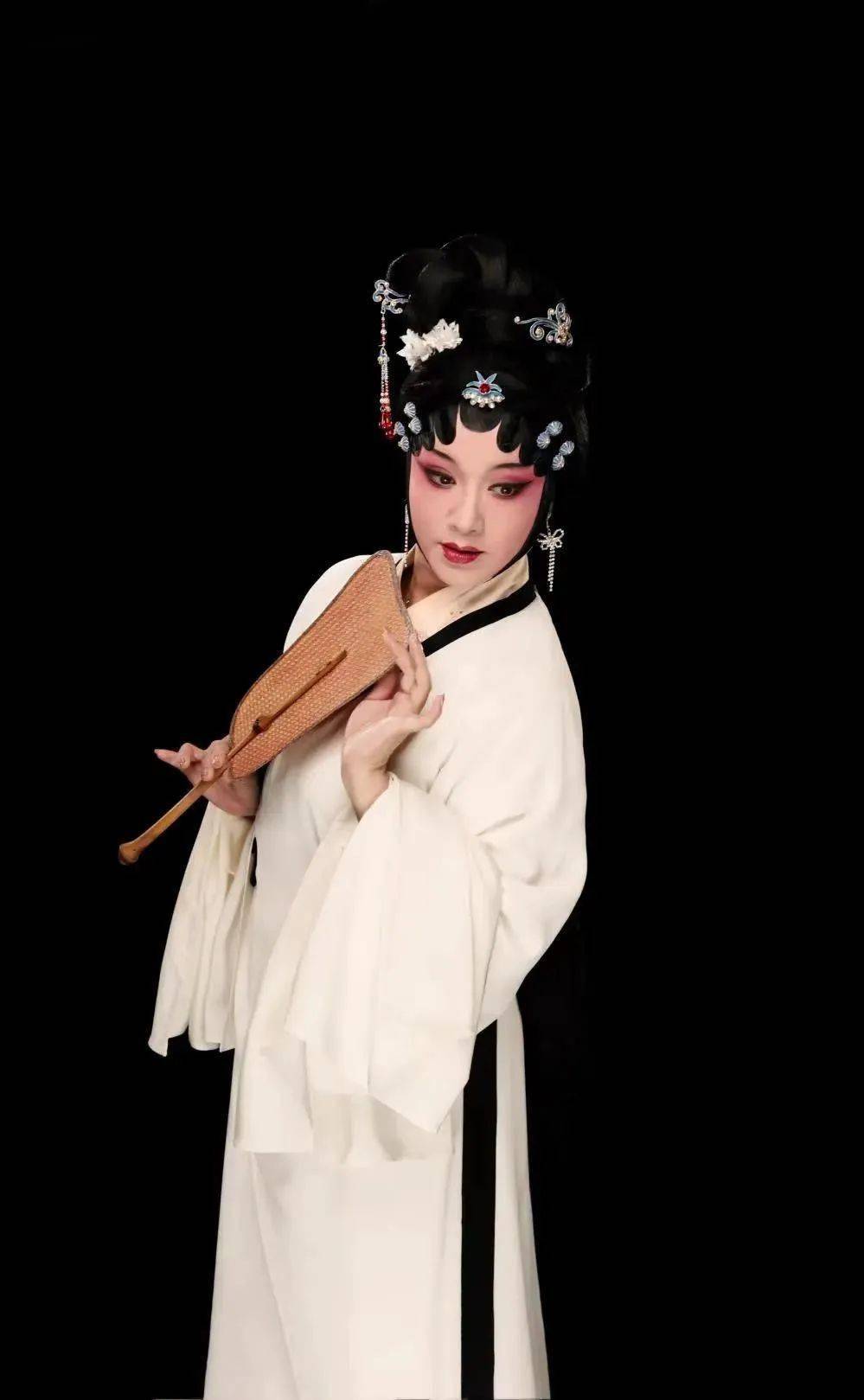 戏走到"新"观众里去 昆剧《蝴蝶梦》南京农业大学上演_戏曲_周鑫_传统