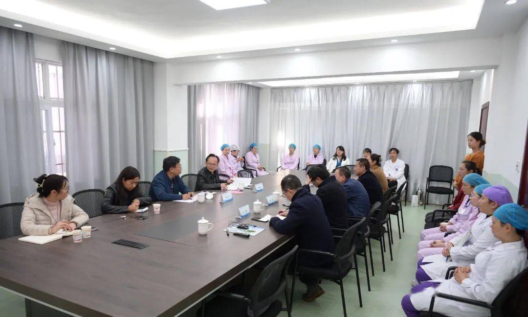 督导组由昆明医科大学第二附属医院急诊医学部主任陈安宝,丽江市人民