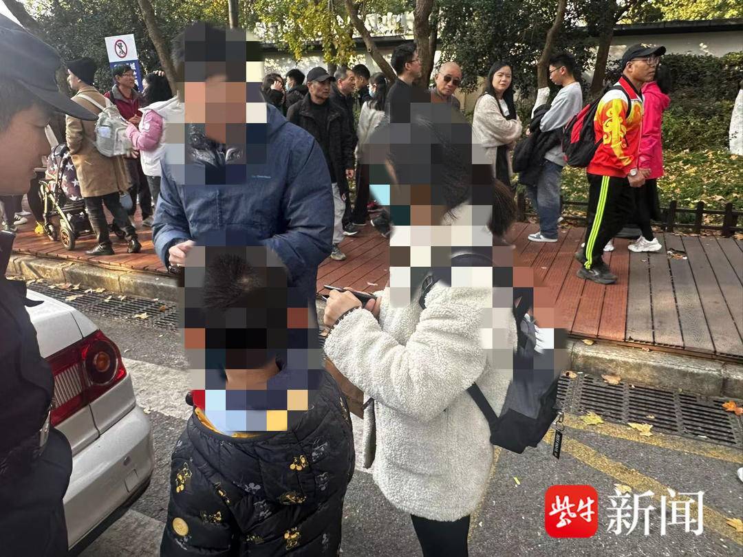 女子大意丢手机屏幕碎了，遇好心市民和民警这才得以顺利回家 男子 地铁 带着