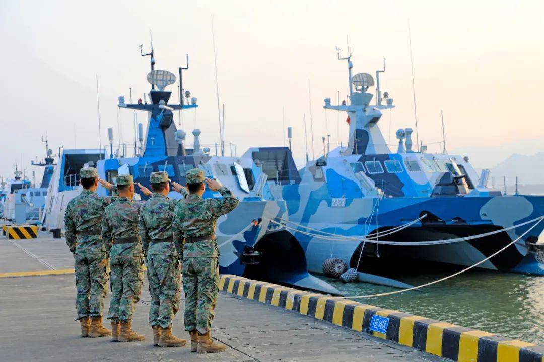 第一次也是最后一次,岸勤老兵如愿登上军舰