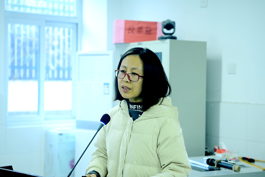 宣讲活动中,县鲁阳小学副校长宋以燕以"上善若水 大爱无痕"为题,用