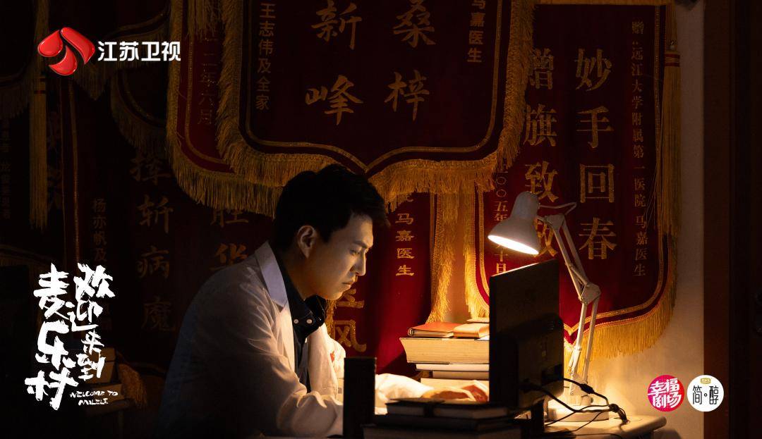 大象专访|靳东:希望通过角色传递有价值的东西!_刘敏涛_援外_医生