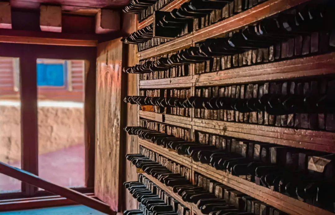 红色_德格_色达