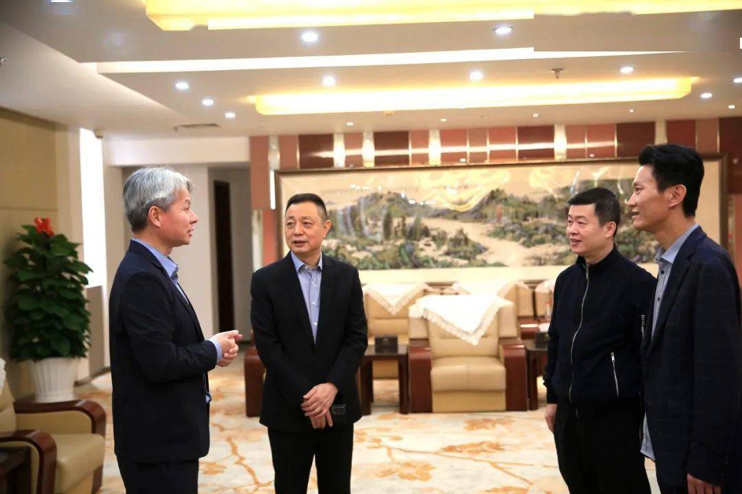 当天上午,上海戏剧学院附属舞蹈学校党总支书记,校长吴洁,教务科副