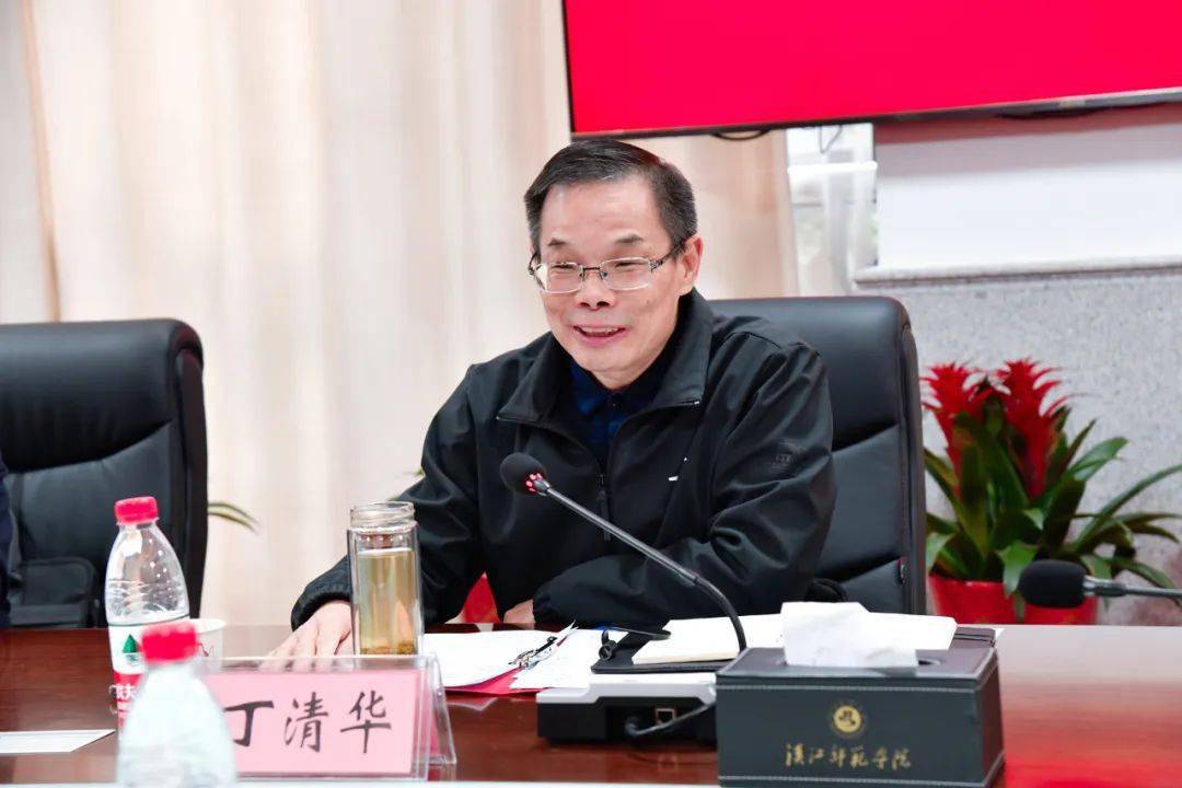 实践教学基地协议,汉江师范学院党委书记付永昌和我馆馆长丁清华为实